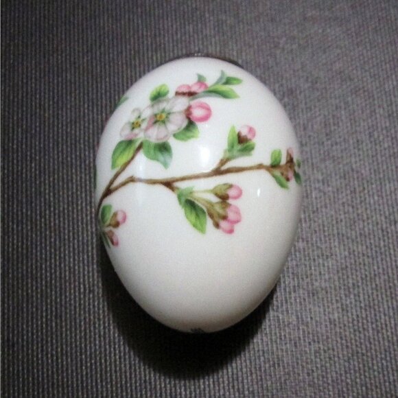 Royal Copenhagen Apple Branch Porcelain Easter Egg Ornament With Box - Picture 3 of 10